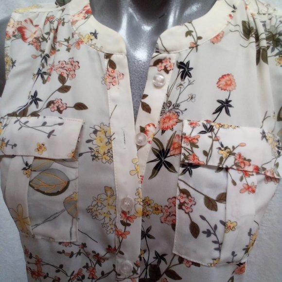 Soho New York & Co, short sleeve Shell, Camp Shirt - Picture 5 of 9